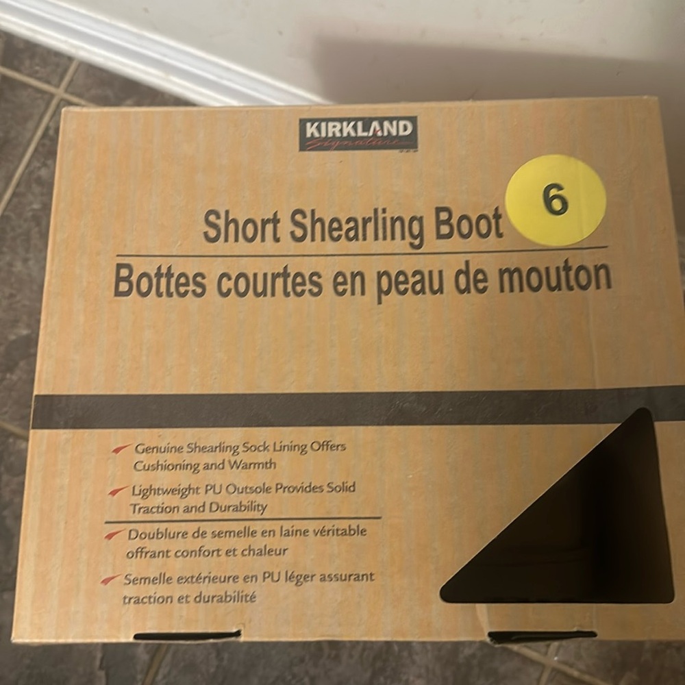 Kirkland - Short Shearling Boot size 6